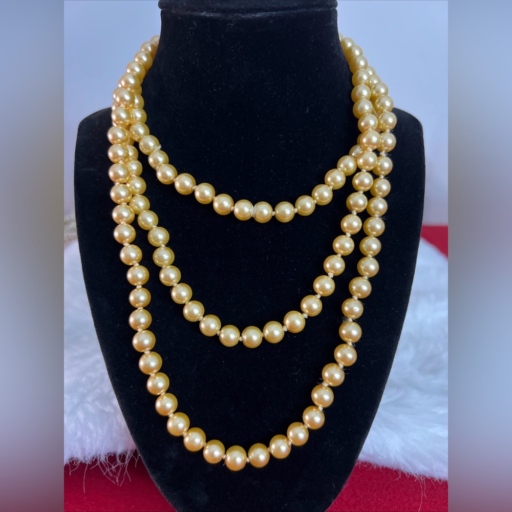 Elegant Gold Vintage long Faux Pearl Necklace Excellent Vintage Condition Bride